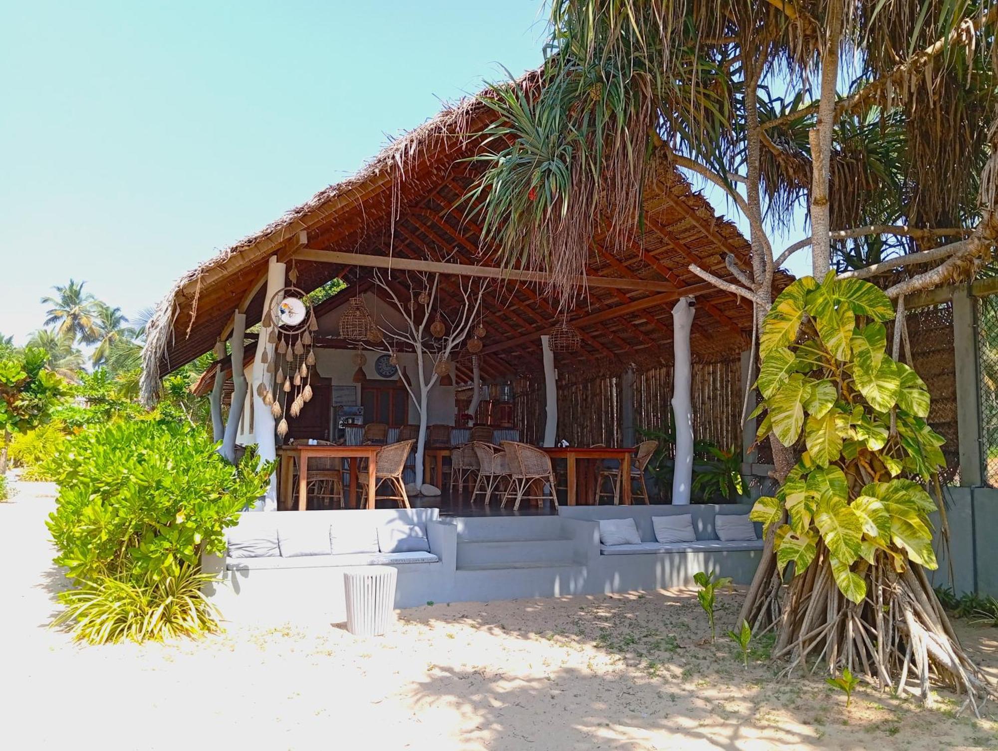 Sleeping Elephant Beach Resort Tangalle Exterior foto